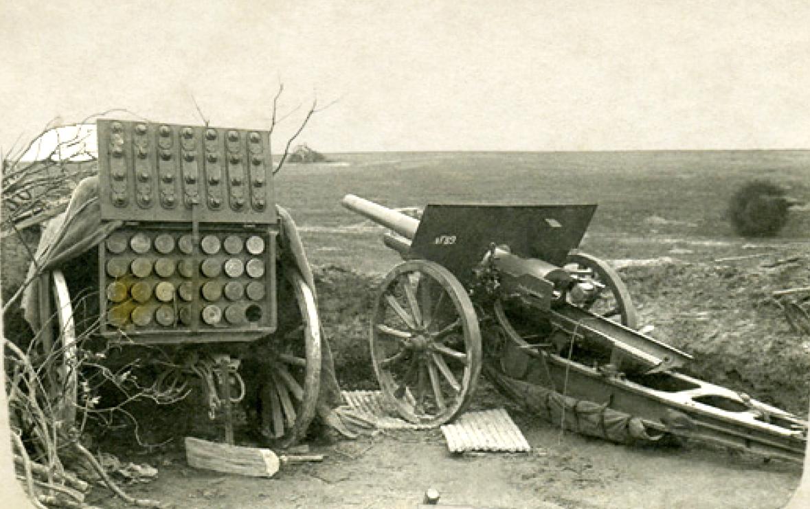 107-мм (42-линейная) пушка обр. 1910 года на позиции