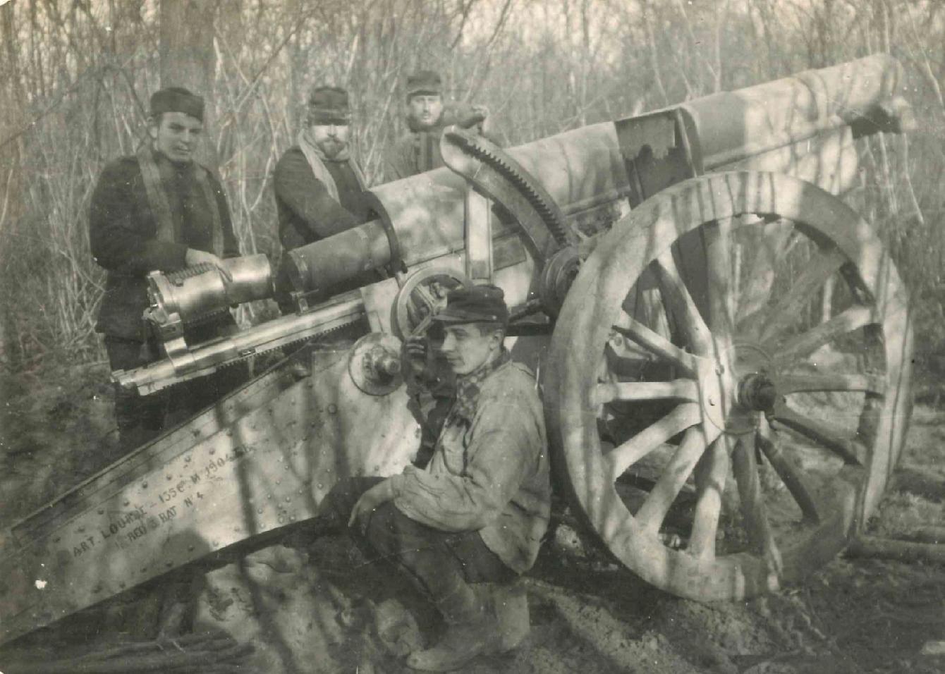 Позиция французской 155-мм гаубицы образца 1904 года под Жерникуром, 1915 год