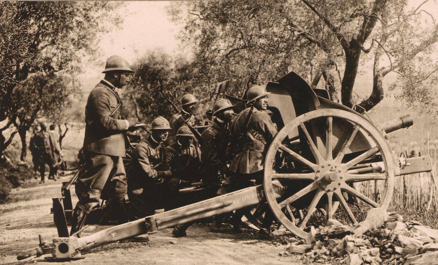 Итальянская легкая 75-мм пушка образца 1911 года на позиции. Фотография 1917 или 1918 года